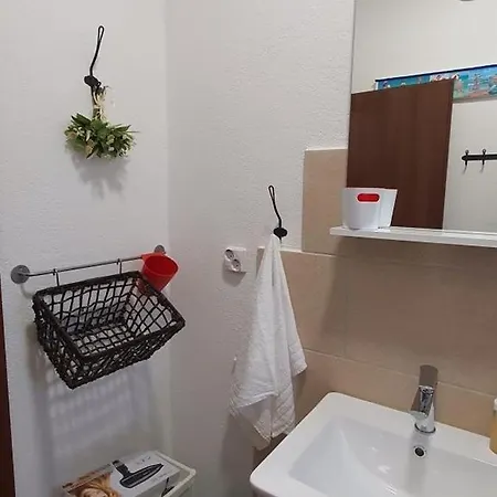 Appartement In With Terrace, Air Conditioning, Wifi 5170-1 Rogoznica (Sibenik-Knin)