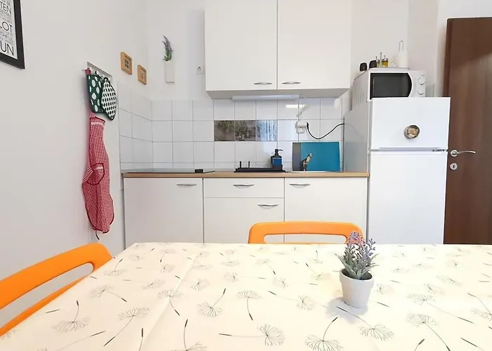 Appartement In With Terrace, Air Conditioning, Wifi 5170-1 *